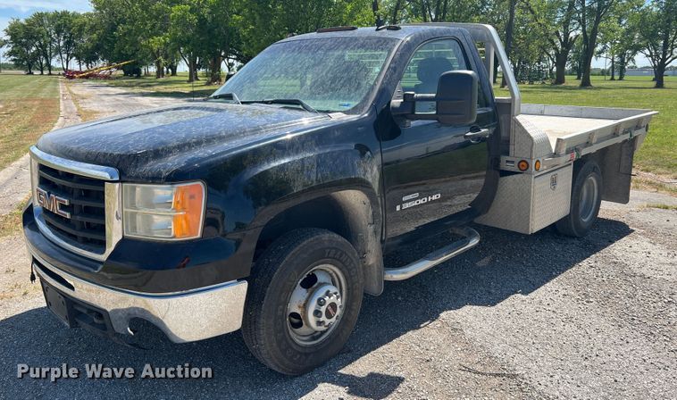 image for item KC9869 2007 GMC Sierra 3500HD  flatbed pickup truck