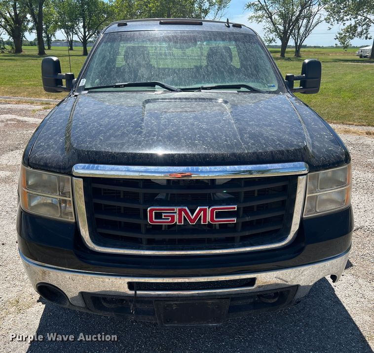 image for item KC9869 2007 GMC Sierra 3500HD  flatbed pickup truck