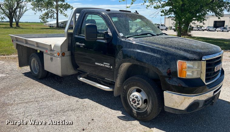 image for item KC9869 2007 GMC Sierra 3500HD  flatbed pickup truck