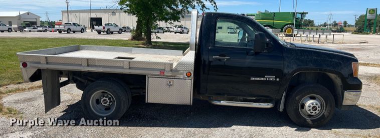 image for item KC9869 2007 GMC Sierra 3500HD  flatbed pickup truck