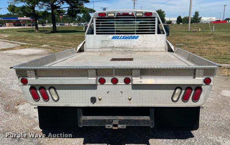 image for item KC9869 2007 GMC Sierra 3500HD  flatbed pickup truck