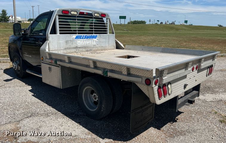 image for item KC9869 2007 GMC Sierra 3500HD  flatbed pickup truck