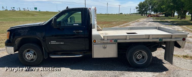 image for item KC9869 2007 GMC Sierra 3500HD  flatbed pickup truck