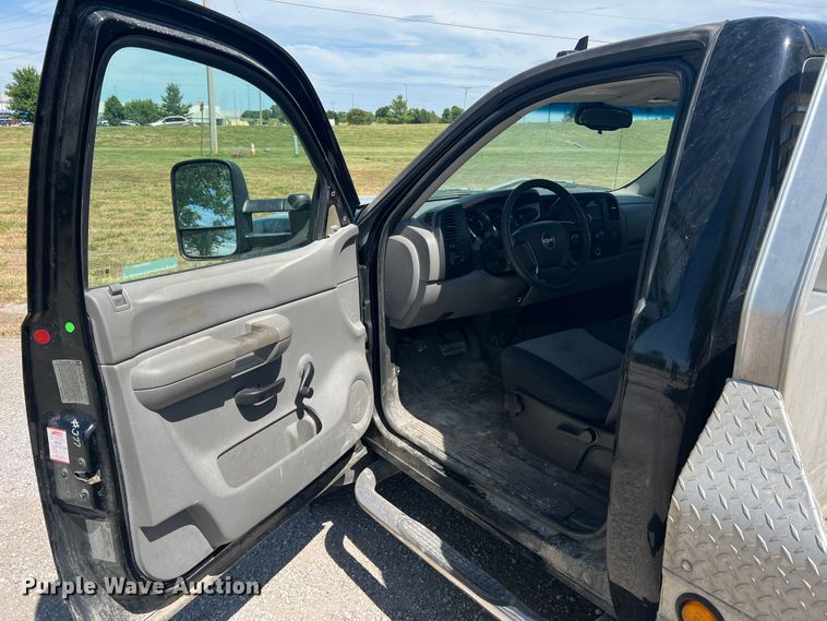 image for item KC9869 2007 GMC Sierra 3500HD  flatbed pickup truck