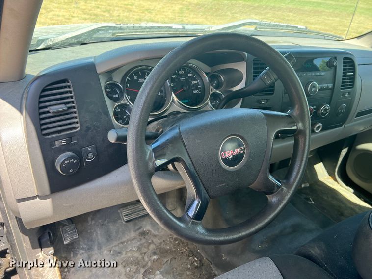 image for item KC9869 2007 GMC Sierra 3500HD  flatbed pickup truck