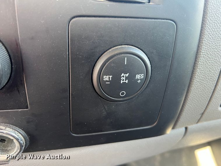 image for item KC9869 2007 GMC Sierra 3500HD  flatbed pickup truck