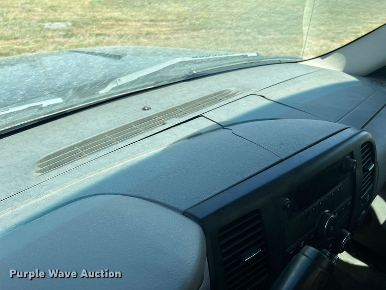 image for item KC9869 2007 GMC Sierra 3500HD  flatbed pickup truck