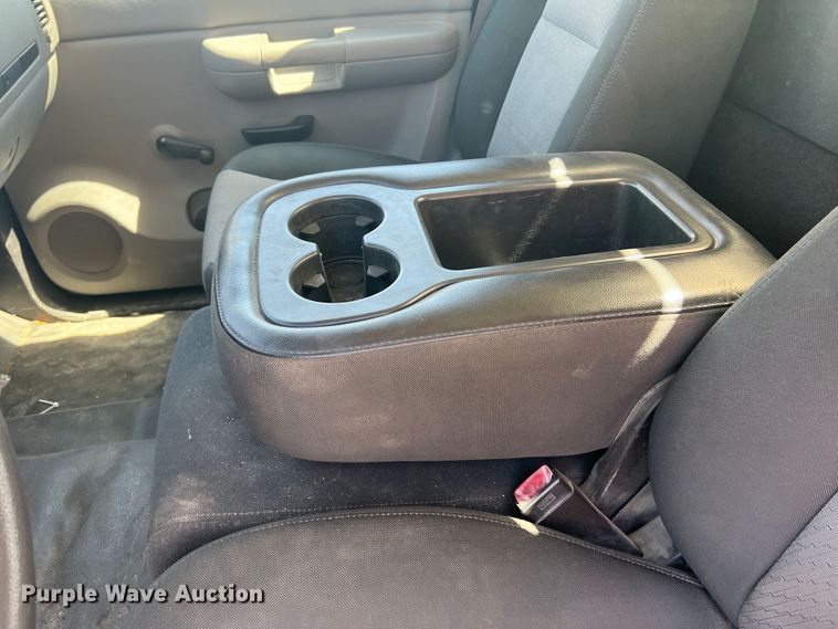 image for item KC9869 2007 GMC Sierra 3500HD  flatbed pickup truck