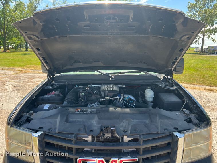 image for item KC9869 2007 GMC Sierra 3500HD  flatbed pickup truck