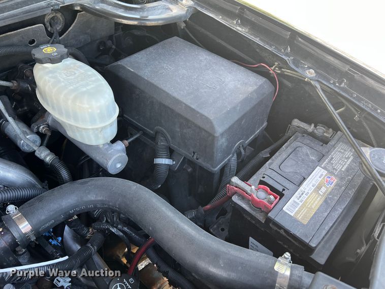 image for item KC9869 2007 GMC Sierra 3500HD  flatbed pickup truck