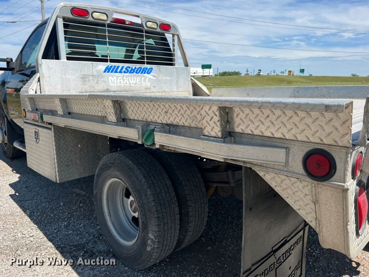 image for item KC9869 2007 GMC Sierra 3500HD  flatbed pickup truck