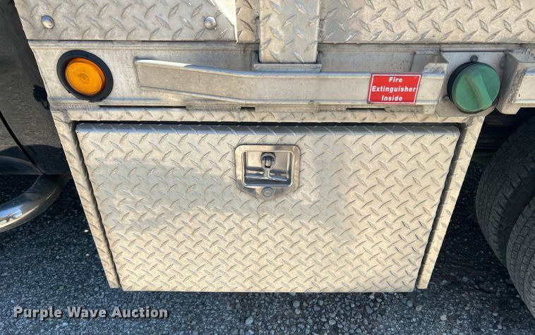 image for item KC9869 2007 GMC Sierra 3500HD  flatbed pickup truck