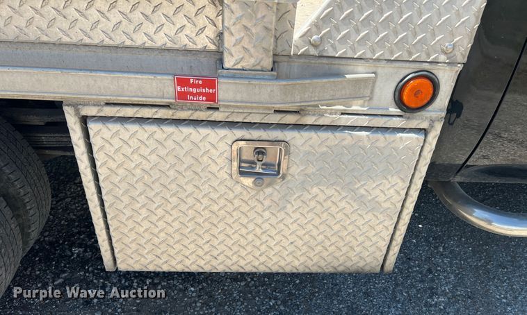 image for item KC9869 2007 GMC Sierra 3500HD  flatbed pickup truck