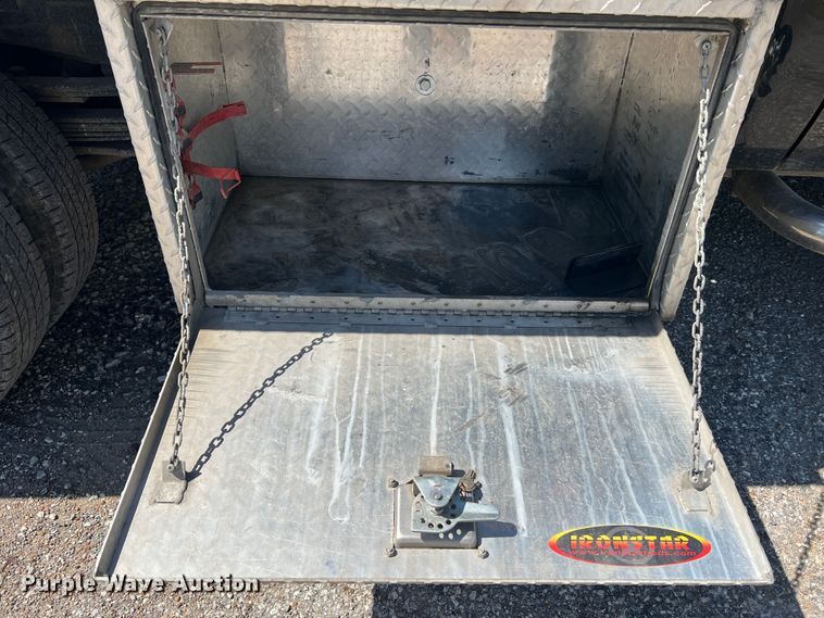 image for item KC9869 2007 GMC Sierra 3500HD  flatbed pickup truck