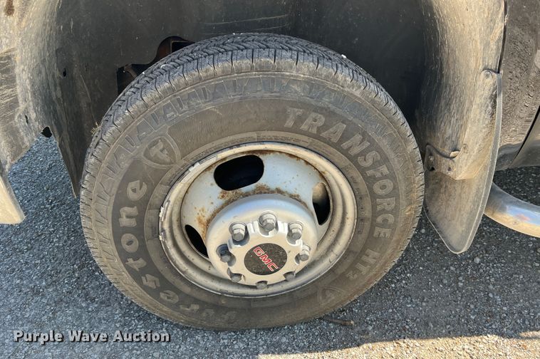 image for item KC9869 2007 GMC Sierra 3500HD  flatbed pickup truck