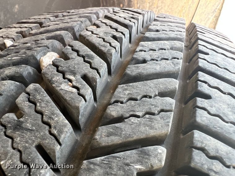 image for item KC9869 2007 GMC Sierra 3500HD  flatbed pickup truck