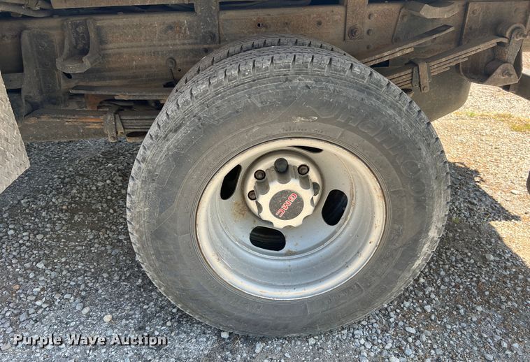 image for item KC9869 2007 GMC Sierra 3500HD  flatbed pickup truck