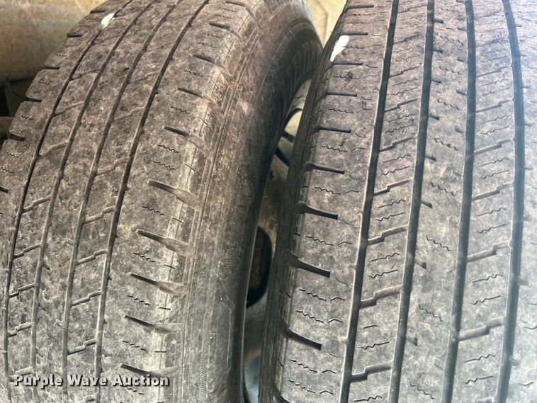 image for item KC9869 2007 GMC Sierra 3500HD  flatbed pickup truck