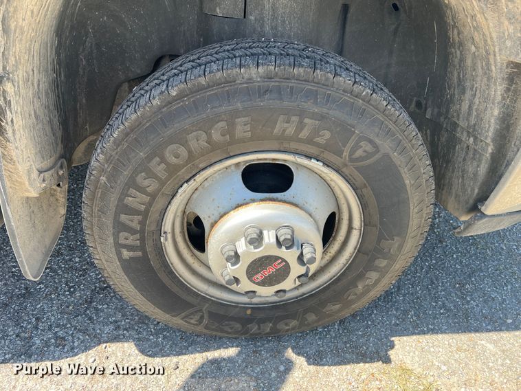 image for item KC9869 2007 GMC Sierra 3500HD  flatbed pickup truck