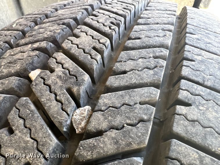 image for item KC9869 2007 GMC Sierra 3500HD  flatbed pickup truck