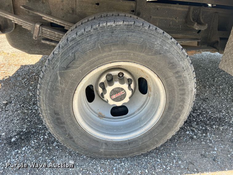 image for item KC9869 2007 GMC Sierra 3500HD  flatbed pickup truck