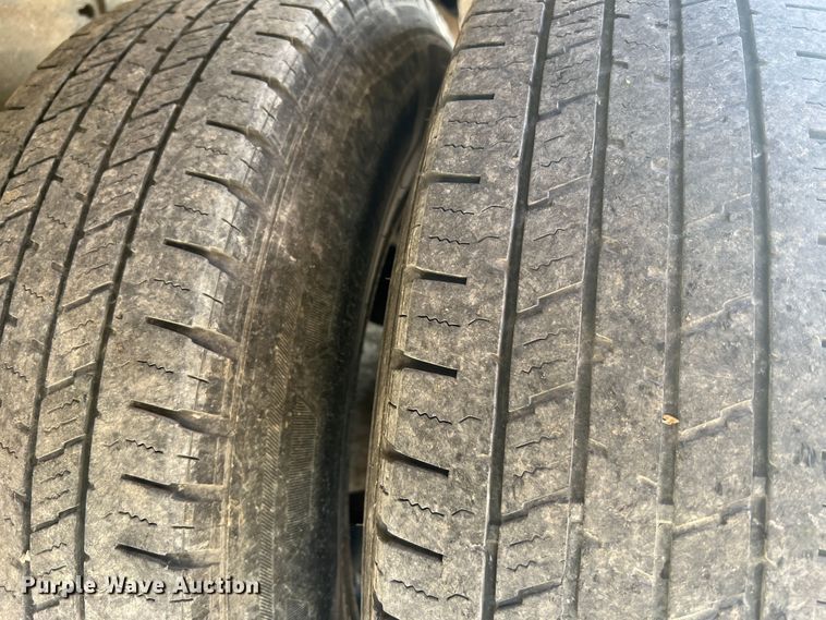 image for item KC9869 2007 GMC Sierra 3500HD  flatbed pickup truck