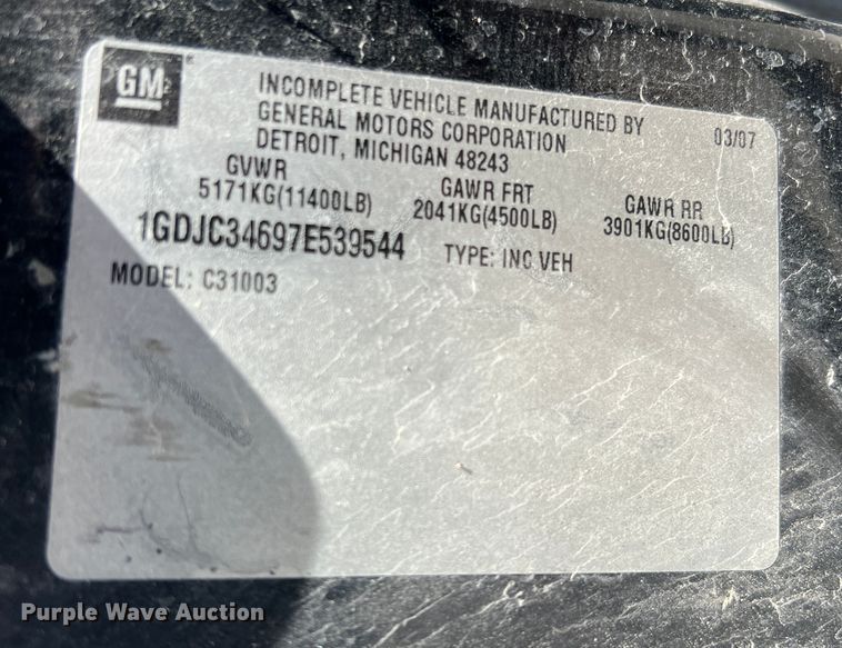 image for item KC9869 2007 GMC Sierra 3500HD  flatbed pickup truck