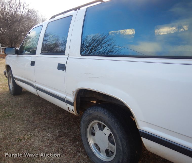 image for item KJ9581 1996 Chevrolet Suburban C1500  SUV