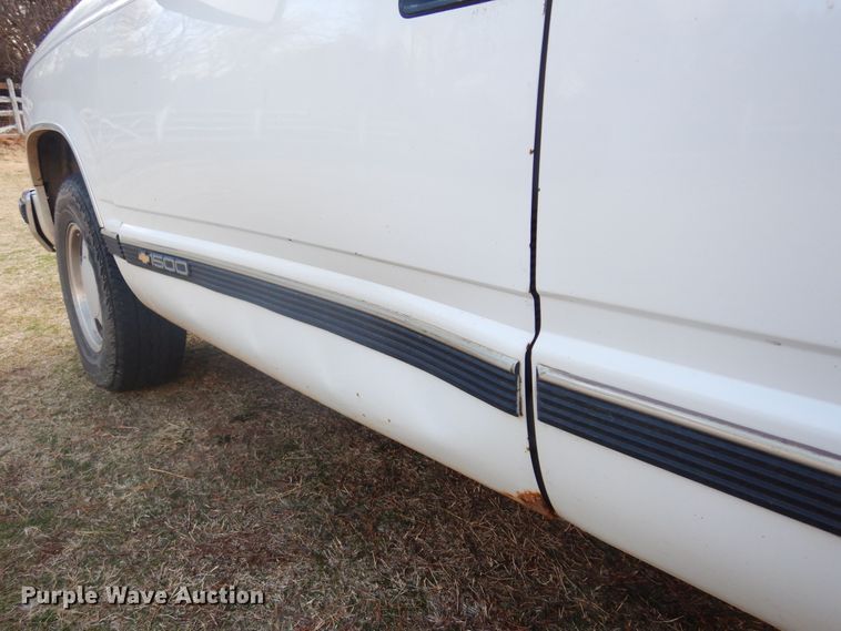 image for item KJ9581 1996 Chevrolet Suburban C1500  SUV