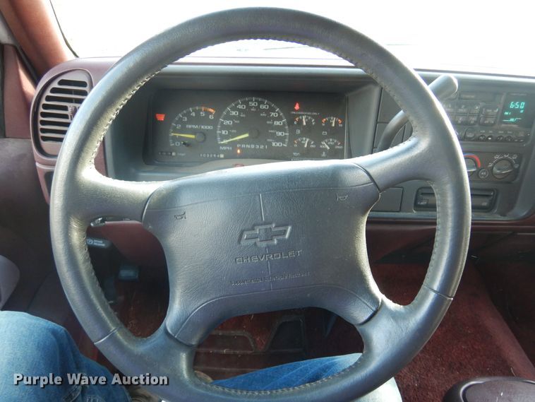 image for item KJ9581 1996 Chevrolet Suburban C1500  SUV