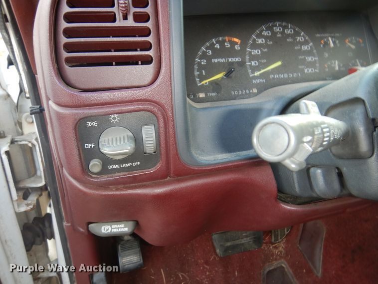 image for item KJ9581 1996 Chevrolet Suburban C1500  SUV