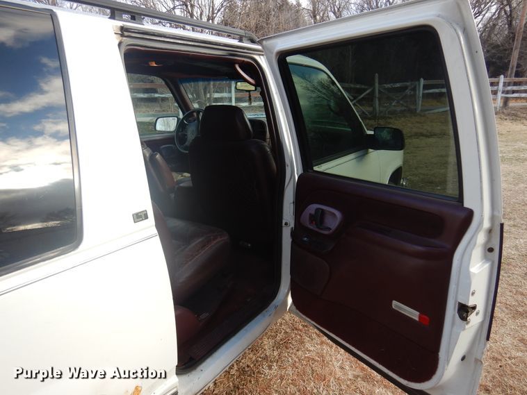 image for item KJ9581 1996 Chevrolet Suburban C1500  SUV