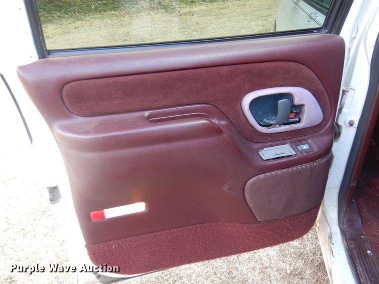 image for item KJ9581 1996 Chevrolet Suburban C1500  SUV