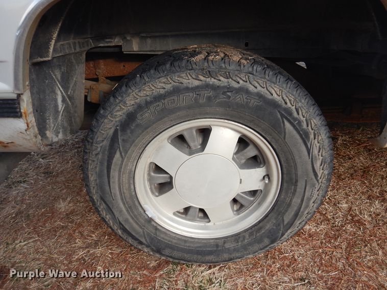 image for item KJ9581 1996 Chevrolet Suburban C1500  SUV