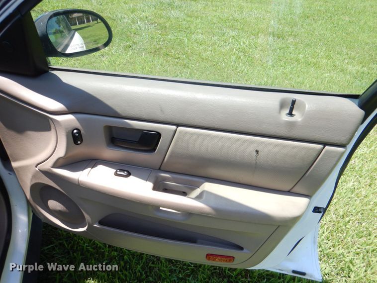 image for item KJ9864 2004 Ford Taurus SES