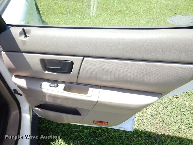 image for item KJ9864 2004 Ford Taurus SES