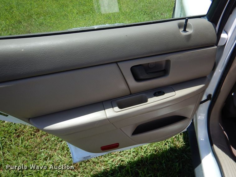 image for item KJ9864 2004 Ford Taurus SES