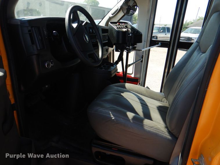 image for item KJ9870 2009 Chevrolet Express 3500  school bus