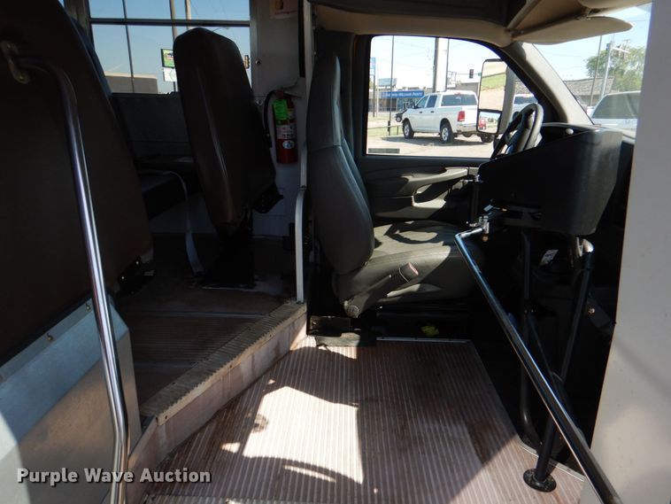 image for item KJ9870 2009 Chevrolet Express 3500  school bus