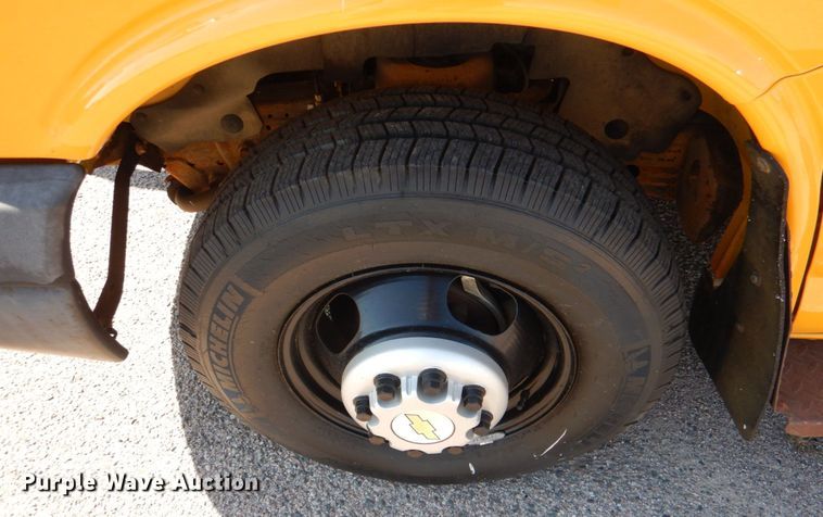 image for item KJ9870 2009 Chevrolet Express 3500  school bus