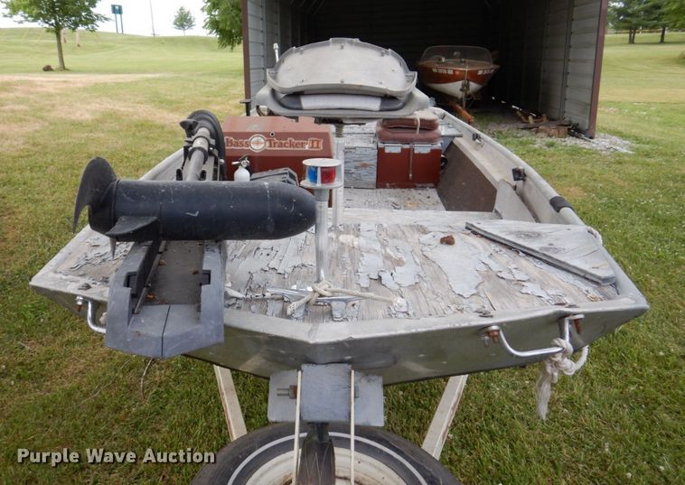 image for item KR9214 1981 Bass Tracker II  boat