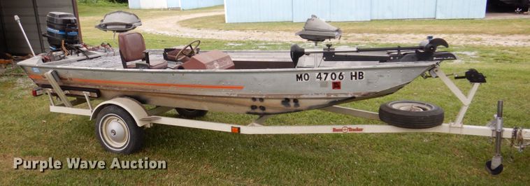 image for item KR9214 1981 Bass Tracker II  boat