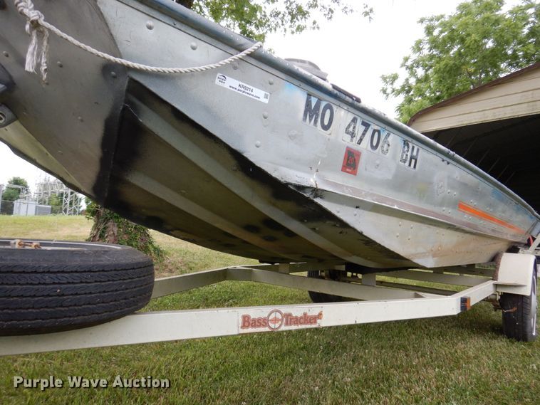 image for item KR9214 1981 Bass Tracker II  boat
