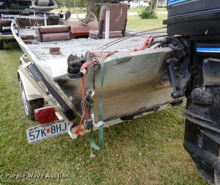 image for item KR9214 1981 Bass Tracker II  boat