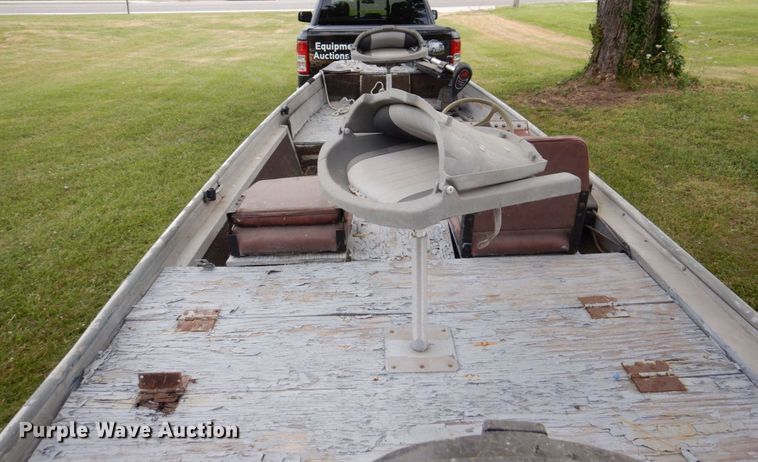 image for item KR9214 1981 Bass Tracker II  boat