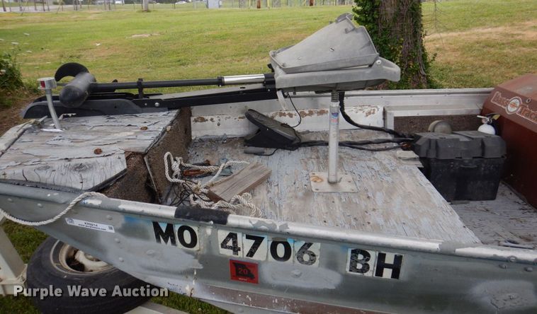 image for item KR9214 1981 Bass Tracker II  boat