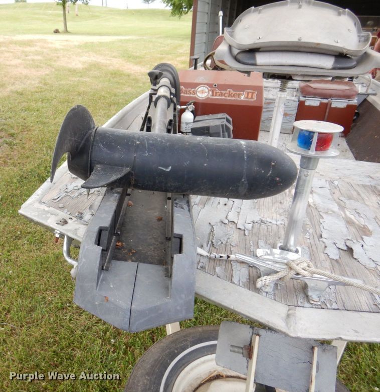 image for item KR9214 1981 Bass Tracker II  boat