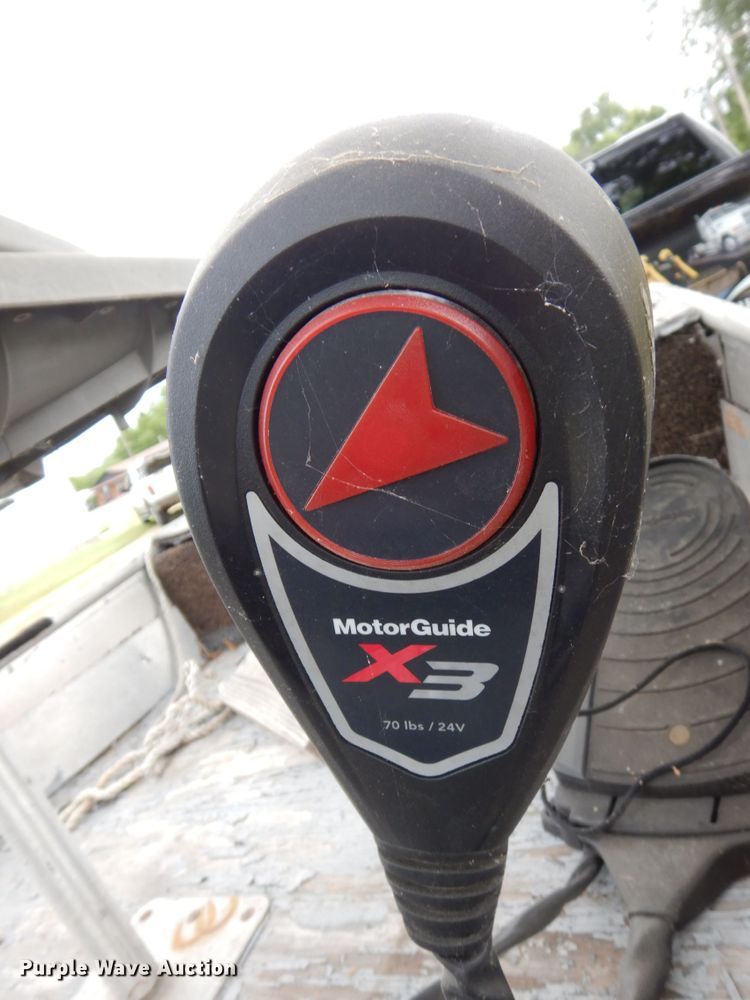 image for item KR9214 1981 Bass Tracker II  boat