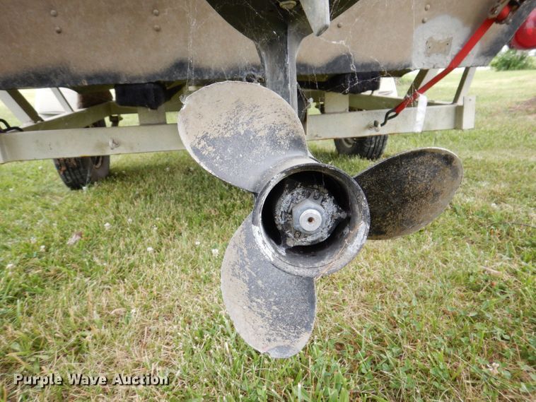 image for item KR9214 1981 Bass Tracker II  boat