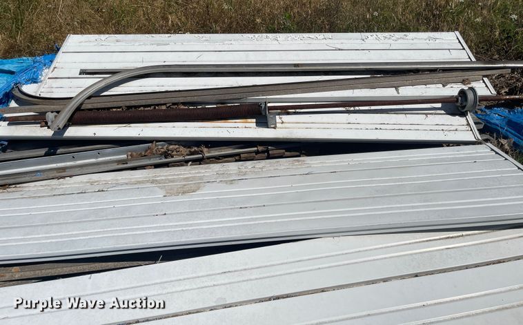 image for item LF9077 (4) garage doors